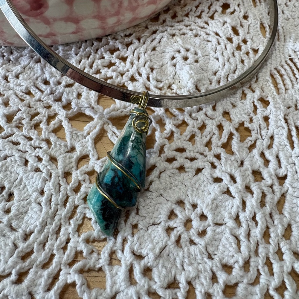 N215 Elegant Silver and Gold Wire Wrapped Stone Pendant Necklace